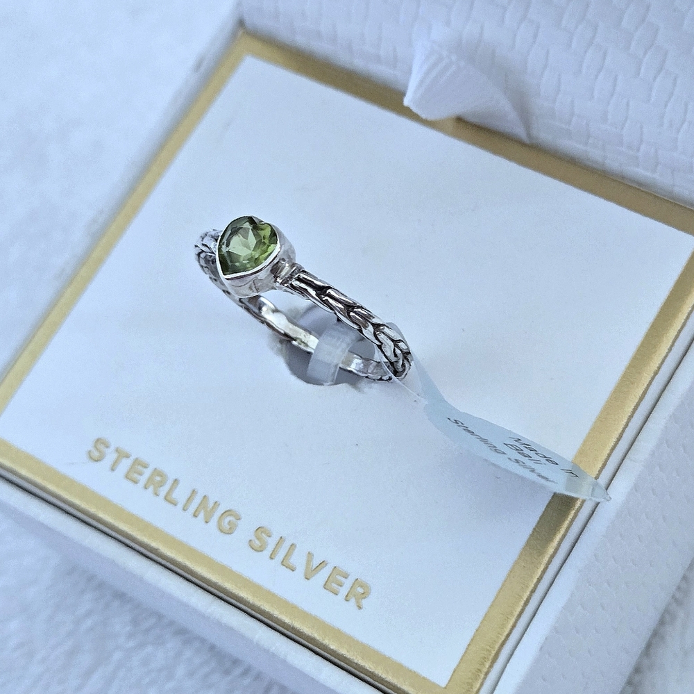 Annika Witt Dainty Peridot Heart💚 Ring💍 - NIB - Picture 10 of 16